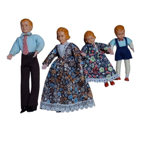 VINTAGE 70s dollhouse miniatures wrapped leg‎ posable doll family set of 4 - Picture 1 of 9